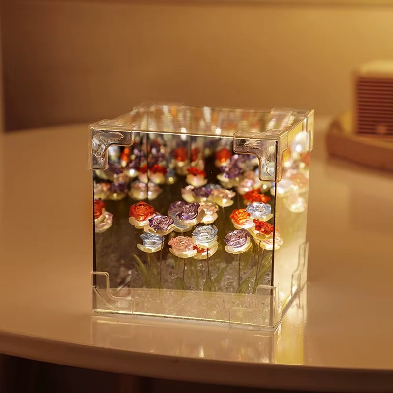 Cubo de rosas artesanales multicolor con iluminación LED - rosas rojas, moradas y rosadas en caja con espejo
