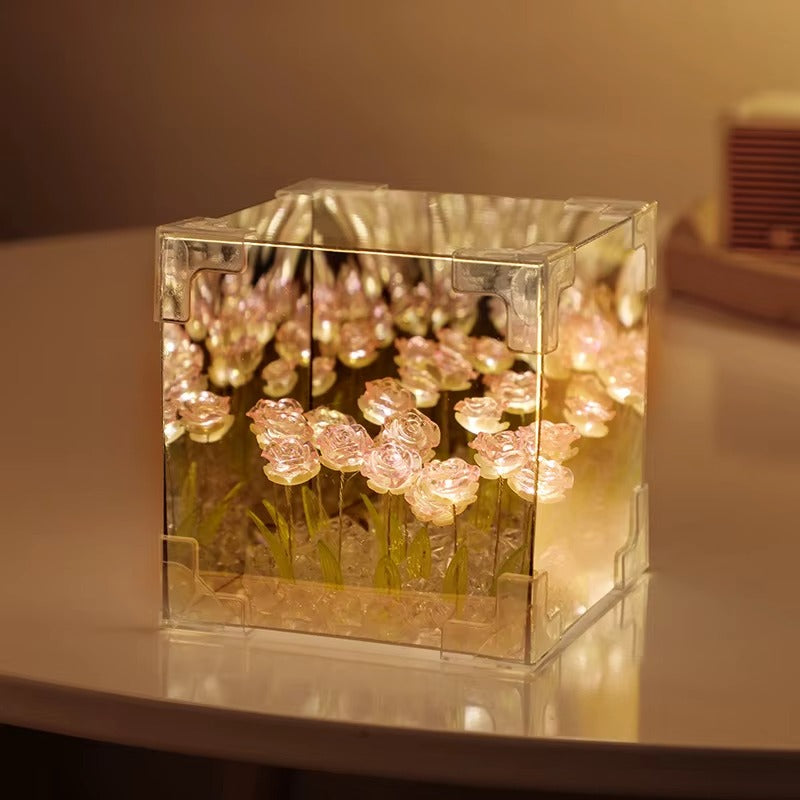Caja de rosas rosadas con luz LED - flores hechas a mano en cubo decorativo con iluminación romántica