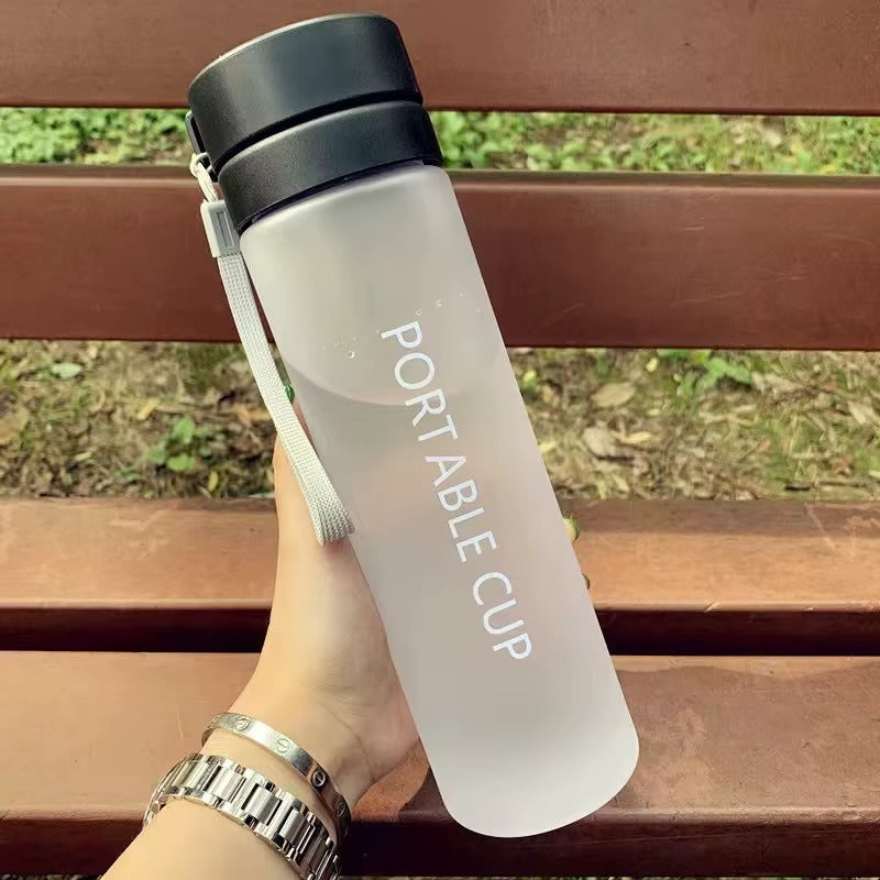 botella de agua color negra tamaño 600ml y 800ml